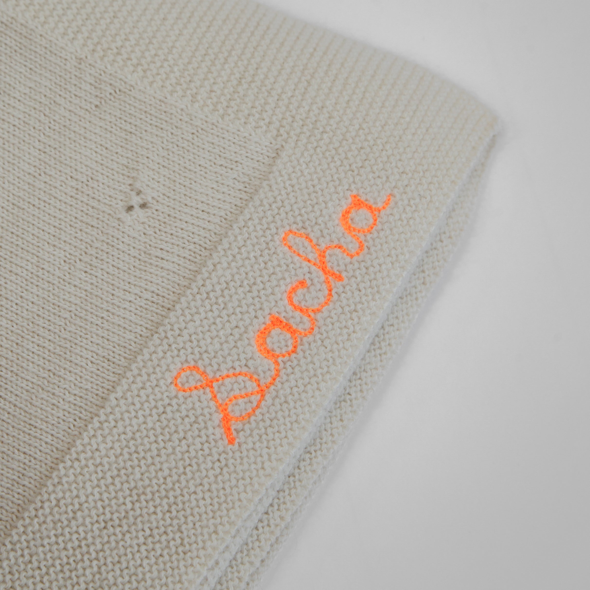 Couverture Petits Coeurs, couleur Naturelle, avec broderie Fluo Orange