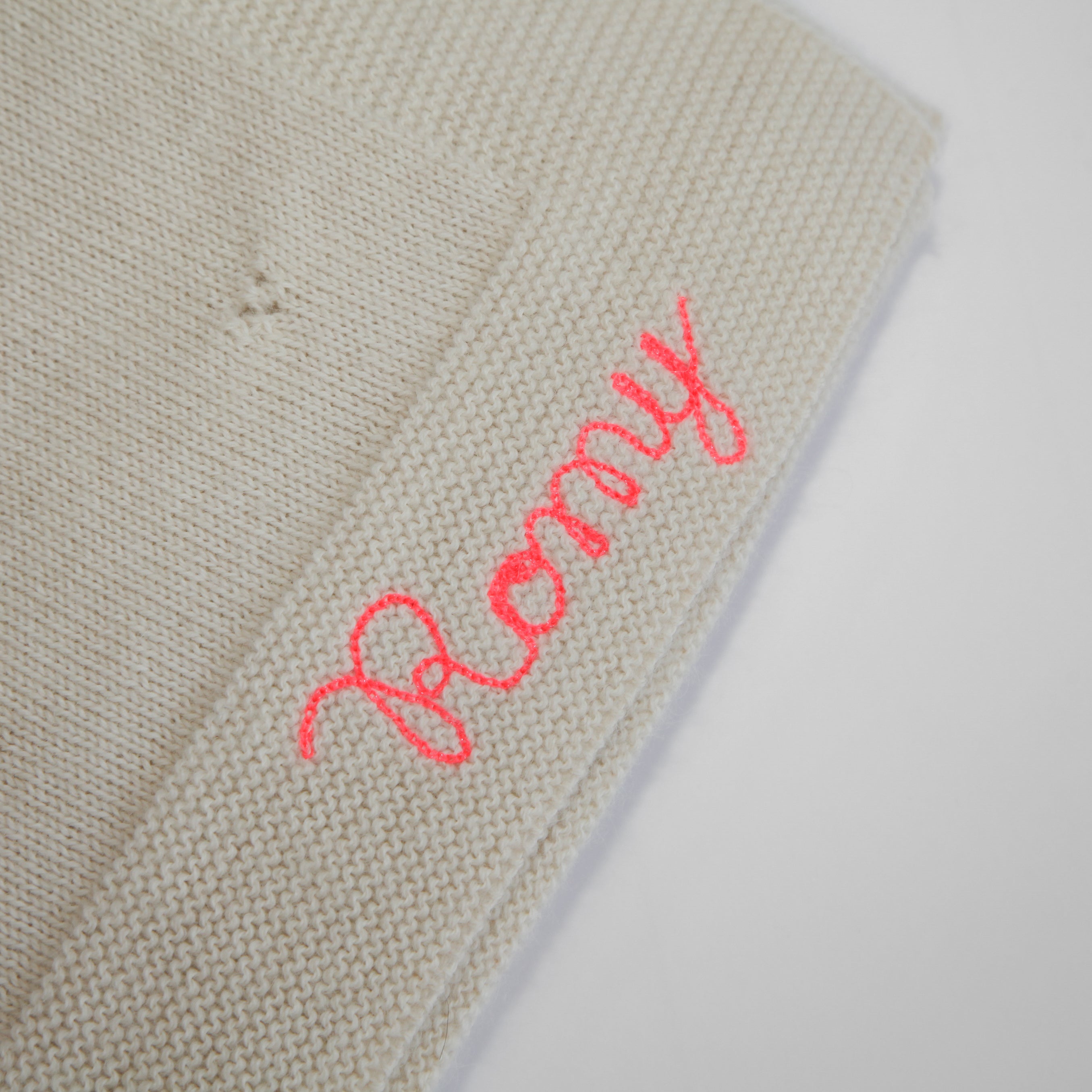 Couverture Petits Coeurs, couleur Naturelle, avec broderie Fluo Rose