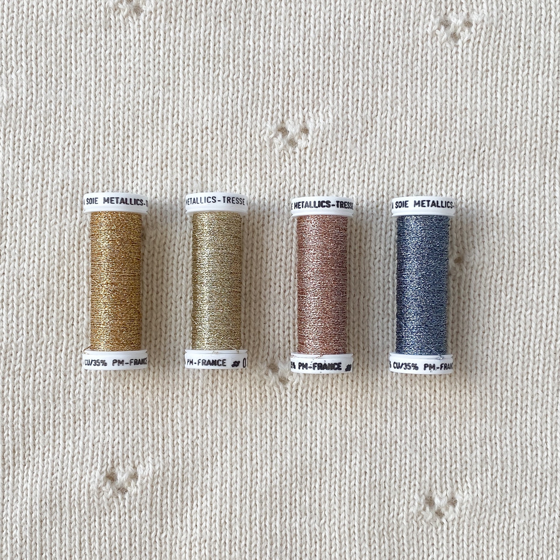 Couverture Petits Coeurs, couleur Naturelle, avec broderie Or Blanc