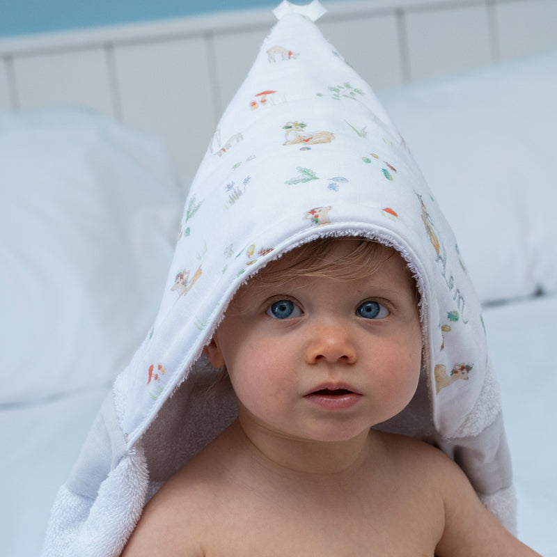 Maxi cape de bain, motif Sous-bois / Galet brodée au prénom