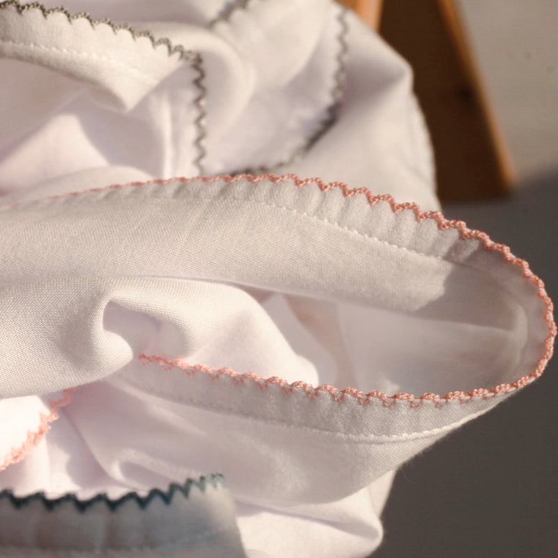 Lange blanc Picot Pivoine brodé au prénom