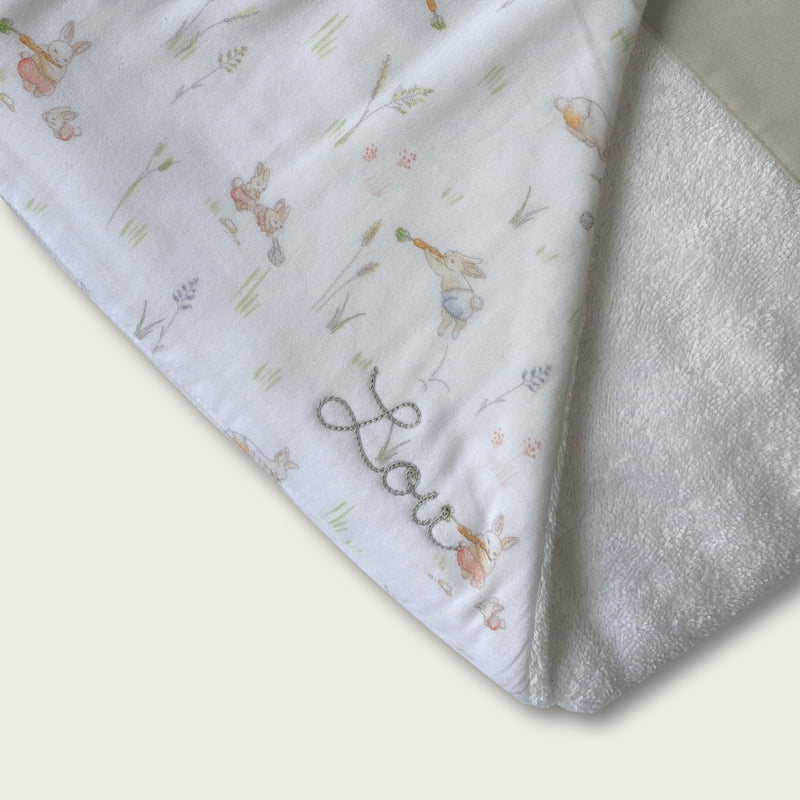 Maxi cape de bain, motif Clairière / Galet brodée au prénom